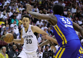 Los San Antonio Spurs firman a Jordan Hall por un año