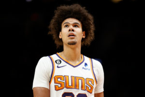 Preocupante lesión de Cam Johnson: posible desgarro de menisco