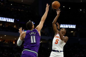 Brook Lopez y un sistema defensivo a sus hombros