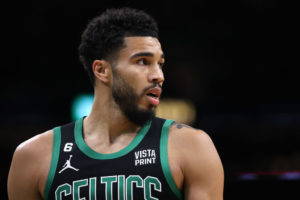Boston suma seis victorias seguidas con los 43 puntos de Jayson Tatum
