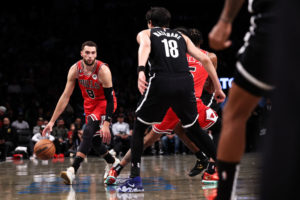 Tremendo LaVine: 20 puntos en el último cuarto para vencer a Brooklyn