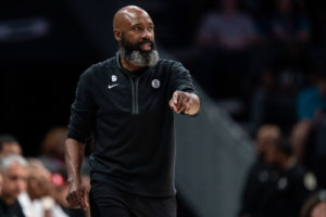 Los Nets despiden a Jacque Vaughn