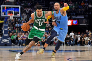 Boston firma una victoria de peso en su visita a Memphis