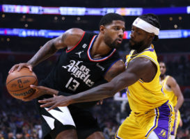 Los Clippers asestan un nuevo golpe a los Lakers en el duelo angelino