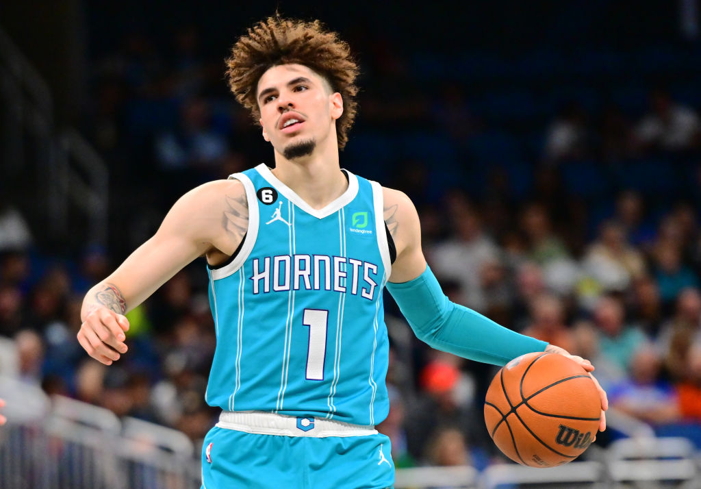 Las primeras pruebas descartan una lesión grave en el tobillo de LaMelo Ball