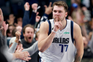 Luka Doncic silencia a unos combativos Clippers