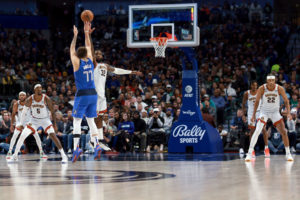 Doncic sigue de dulce: triple-doble y paliza a Denver