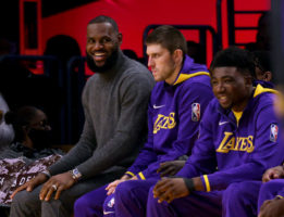 LeBron James es duda para el encuentro ante Phoenix Suns