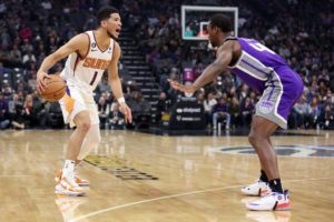 Un colosal Booker de 44 puntos es demasiado para los Kings
