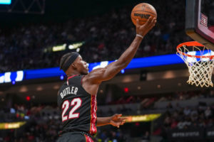 Jimmy Butler regresará esta noche ante los Celtics