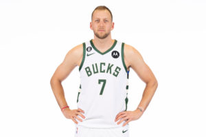 Joe Ingles debutará este lunes con los Bucks