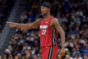 Jimmy Butler regresa y Miami acaba con Boston en la prórroga