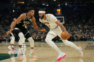 Tremendo Anthony Davis: 44 puntos para conquistar Milwaukee