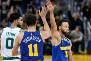 Los Warriors frenan a Boston con 66 puntos entre Thompson y Curry
