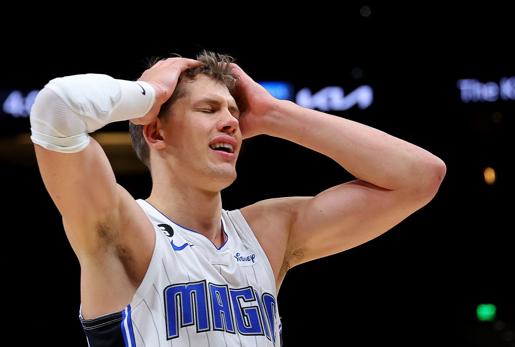 Once jugadores sancionados tras el altercado en el Pistons-Magic