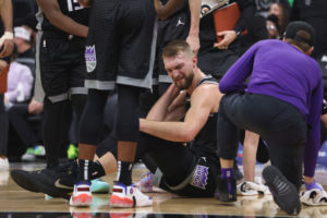 Domantas Sabonis pretende jugar a pesar de su lesión