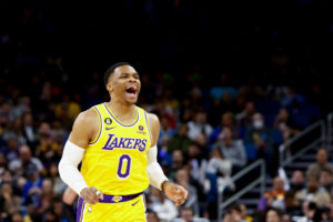 Los Lakers vencen en Orlando con triple-doble de Russell Westbrook