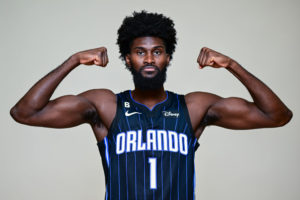 Jonathan Isaac, listo para jugar esta noche por primera vez desde 2020