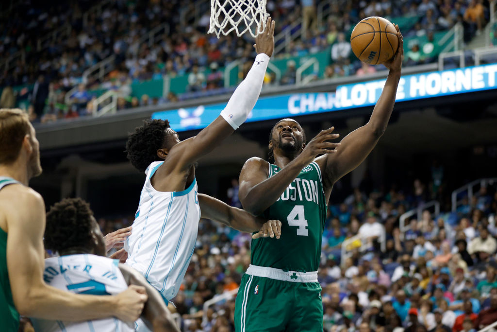 Los Celtics envían a Noah Vonleh a San Antonio