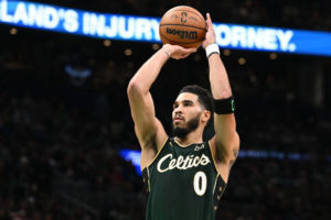 Enorme Jayson Tatum: 51 puntos para apretar en la carrera por el MVP