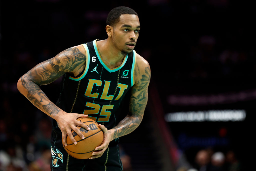 Los Hornets, cada vez más interesados en renovar a P.J. Washington este verano