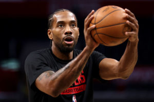 El mejor Kawhi Leonard brilla en San Antonio