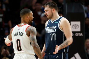 Damian Lillard se impone en el duelo ante Luka Doncic