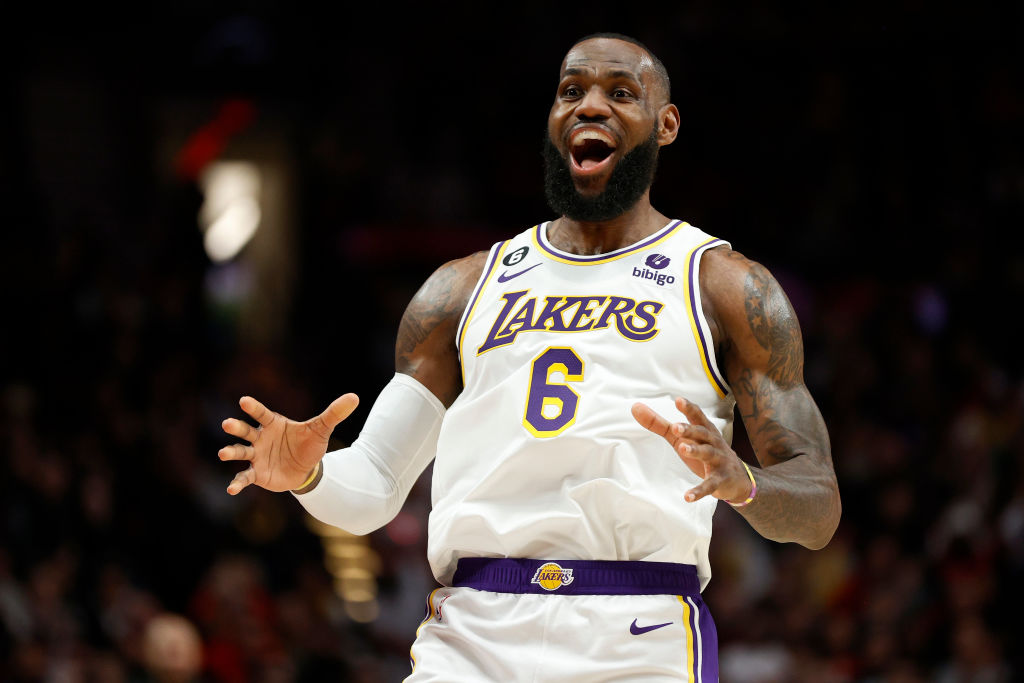 Este muerto está muy vivo: los Lakers remontan 25 puntos en Portland