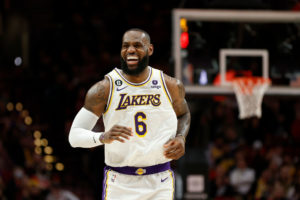 Histórico LeBron: primer jugador con 40 puntos ante los 30 equipos NBA