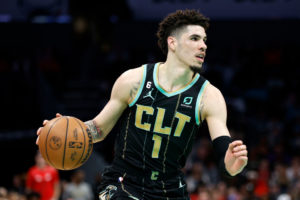 Entre Charlotte y LaMelo Ball