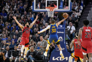 Stephen Curry lidera a unos Warriors que rozan los puestos de playoffs