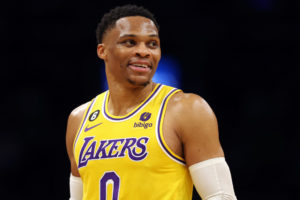 Russell Westbrook ya es un Clipper