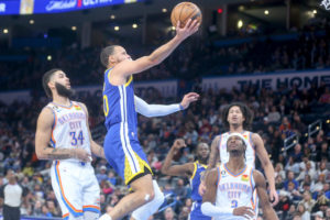 Stephen Curry se pone serio y los Warriors despiertan