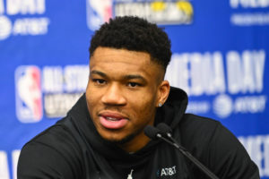 Giannis Antetokounmpo asegura que ningún defensor puede detenerle