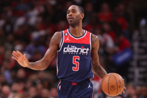 Los Celtics barajan varias opciones para completar su plantilla