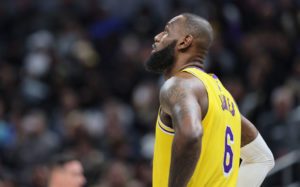 LeBron James, decepcionado al quedarse sin Irving