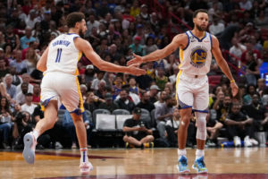 Splash Brothers: tercera temporada con 250 triples cada uno