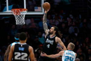 Steven Adams, muy cerca de regresar a las pistas
