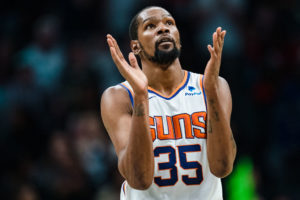 Durant debuta con los Suns con 23 puntos