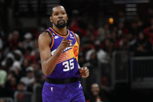 Una lesión en el calentamiento arruina el debut de Durant en Phoenix