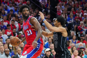 Joel Embiid avisa que todavía no se ha visto su mejor versión