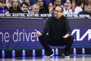 Nick Nurse abandona el banquillo de los Raptors
