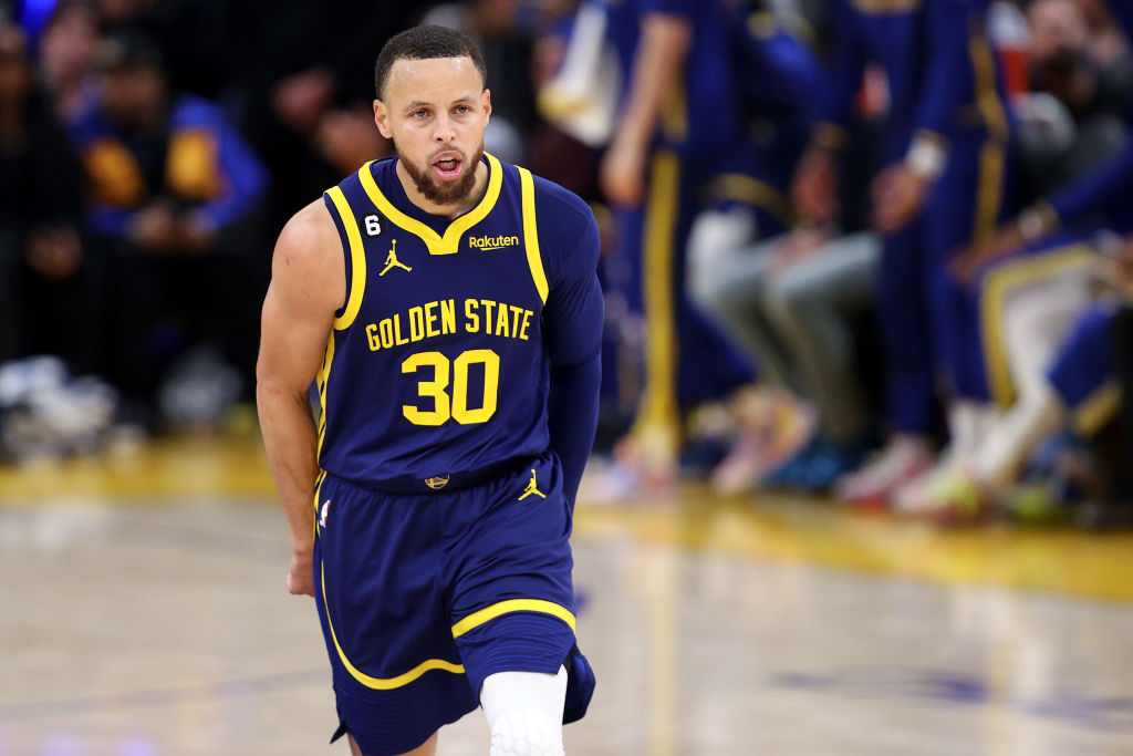 Otro récord de triples para Stephen Curry