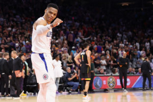 La espectacular defensa de Russell Westbrook ante los Suns