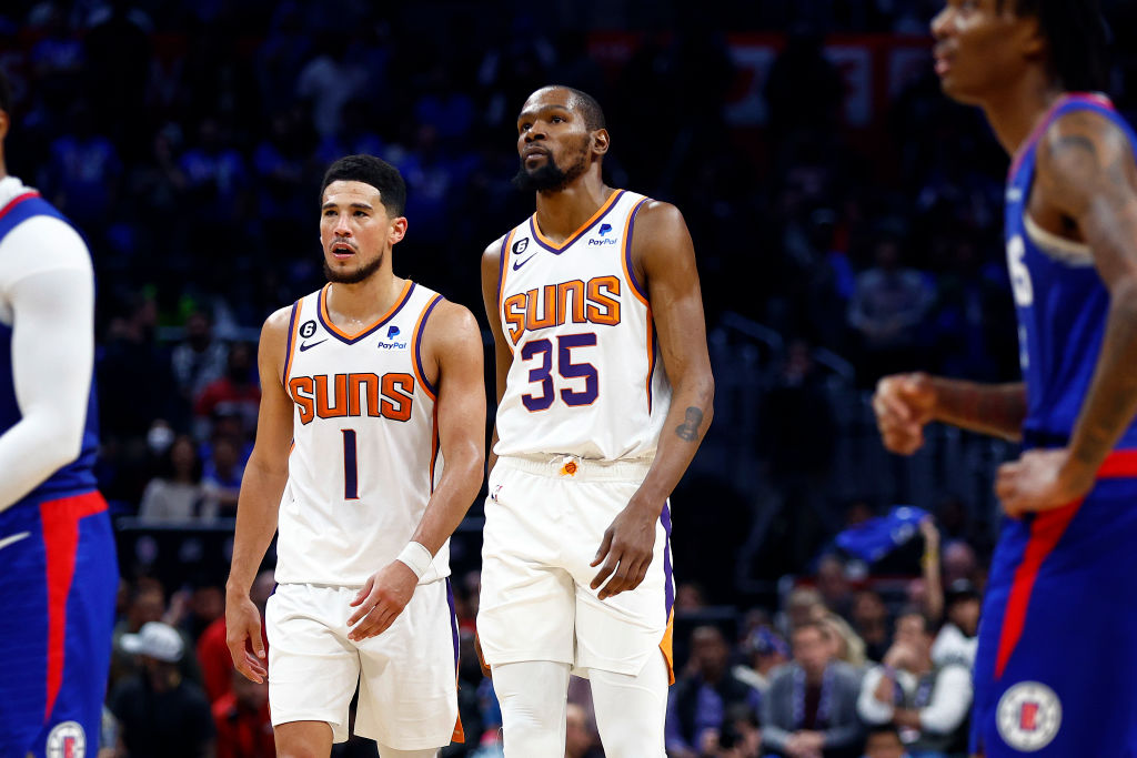 Durant y Booker arrancan los playoffs a ritmo de Kobe y Shaq