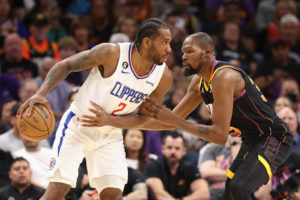 Kawhi Leonard sufre un desgarro de menisco