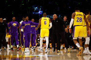 Los Lakers eliminan a los Grizzlies pasándoles por encima