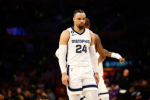La NBA multa con 25.000 dólares a Dillon Brooks