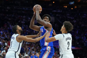 Joel Embiid podría perderse los dos primeros partidos de la serie ante Boston