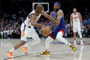 Deandre Ayton y Chris Paul, en el punto de mira